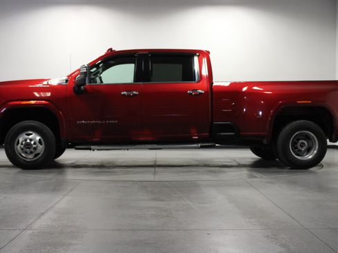 Used 2022 GMC Sierra 3500 Denali w/ Denali Ultimate Package AWD/4WD image 7