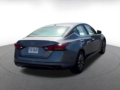 Used 2025 Nissan Altima 2.5 SV FWD image 11