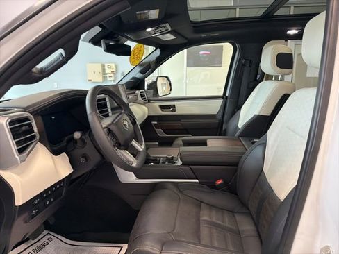 Used 2025 Toyota Sequoia Capstone AWD/4WD image 17