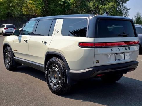 Used 2025 Rivian R1S Premium AWD/4WD image 7