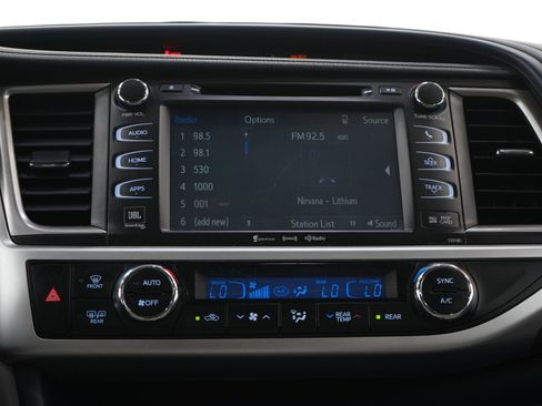 Used 2017 Toyota Highlander Limited AWD/4WD image 19