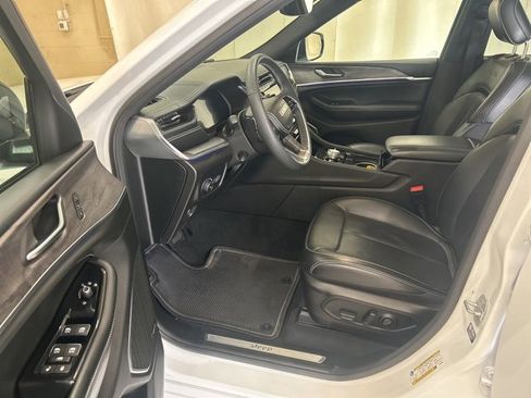 Used 2023 Jeep Grand Cherokee L Overland image 10