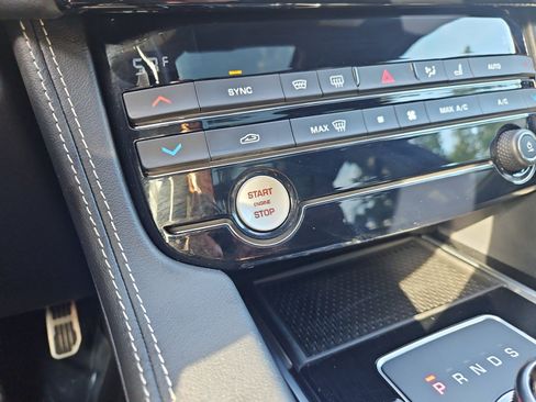 Used 2018 Jaguar F-PACE S AWD/4WD image 19
