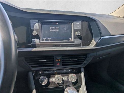 Used 2022 Volkswagen Jetta SE w/ Panoramic Sunroof Package FWD image 12
