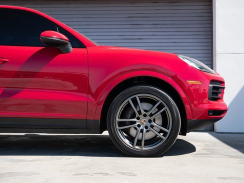 Used 2023 Porsche Cayenne AWD/4WD image 9