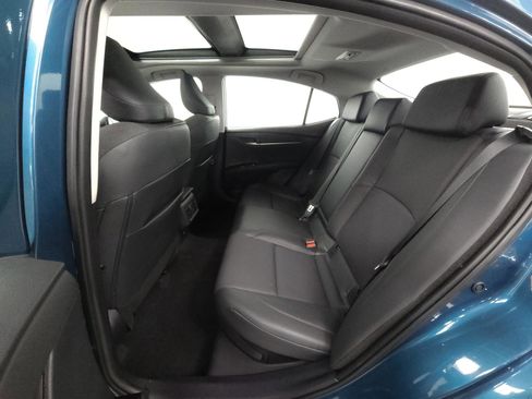 Used 2025 Toyota Camry XLE w/ Premium Plus Package FWD image 5