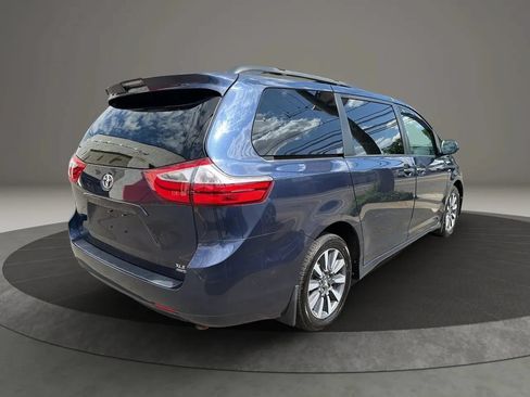 Used 2018 Toyota Sienna XLE AWD/4WD image 5
