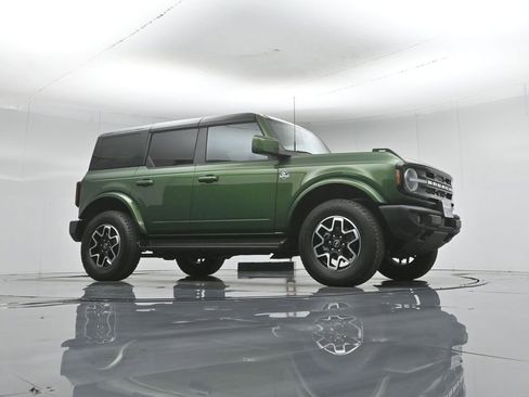 Certified 2025 Ford Bronco Outer Banks AWD/4WD image 4
