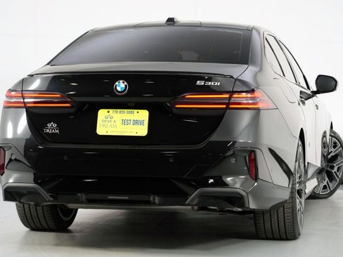 Used 2026 BMW 530i w/ M Sport Package image 5