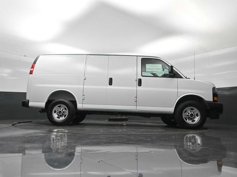 New 2026 GMC Savana 3500 w/ Driver Convenience Package RWD image 25