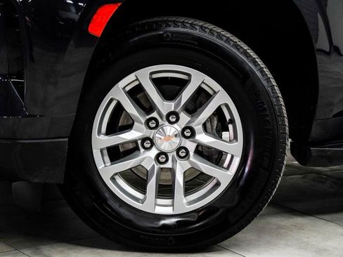 Used 2024 Chevrolet Suburban LT image 3