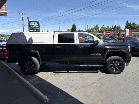 Used 2019 GMC Sierra 2500 Denali w/ Duramax Plus Package AWD/4WD image 10