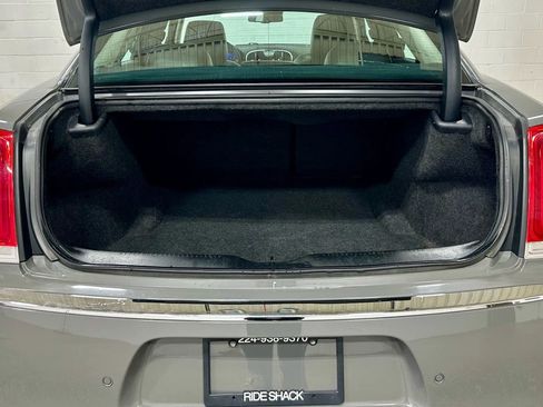 Used 2018 Chrysler 300 Limited w/ Safetytec Plus Group image 10