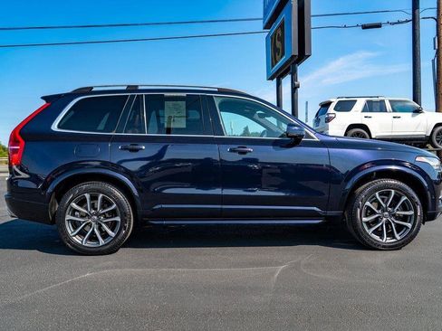 Used 2017 Volvo XC90 T6 Momentum w/ Vision Package image 8