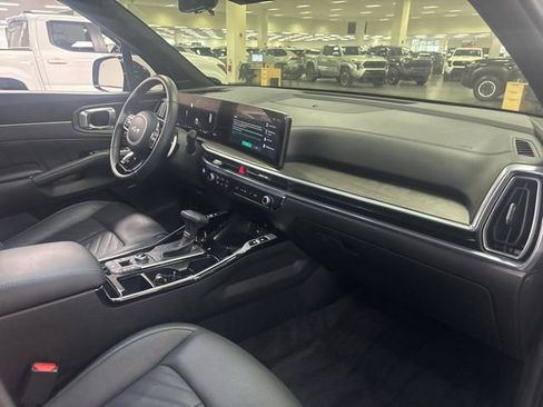 Used 2025 Kia Sorento SX Prestige image 9