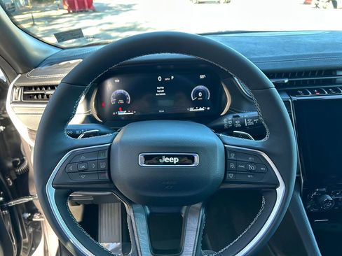 New 2025 Jeep Grand Cherokee L Limited w/ Luxury Tech Group II image 15