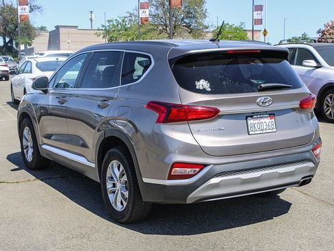 Used 2019 Hyundai Santa Fe SE image 2