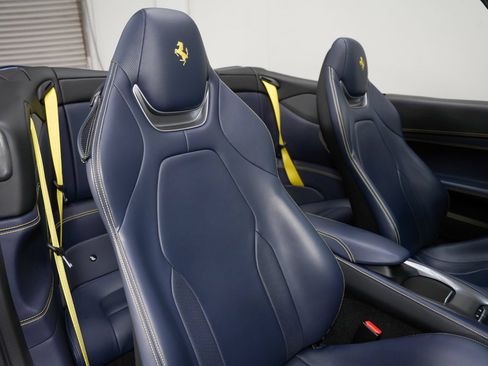 Used 2019 Ferrari Portofino RWD image 30