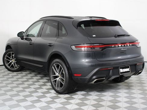 Certified 2025 Porsche Macan image 3