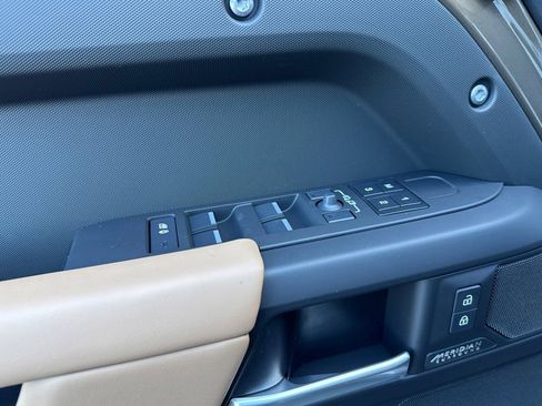 New 2026 Land Rover Defender 130 X-Dynamic SE image 15