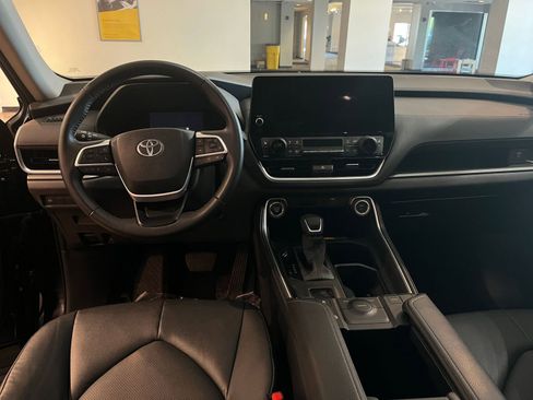 Used 2025 Toyota Grand Highlander FWD image 36