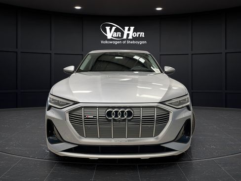 Used 2022 Audi e-tron Prestige w/ Prestige Package AWD/4WD image 2