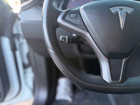 Used 2018 Tesla Model X 75D image 11