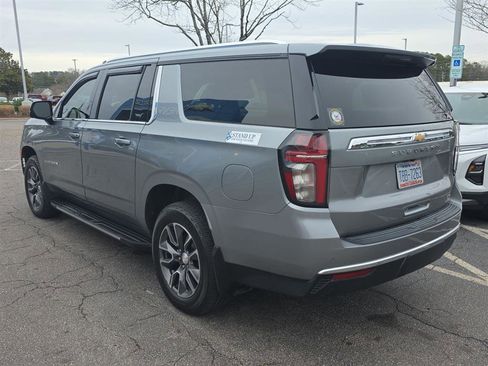 Used 2023 Chevrolet Suburban LT w/ Luxury Package image 9