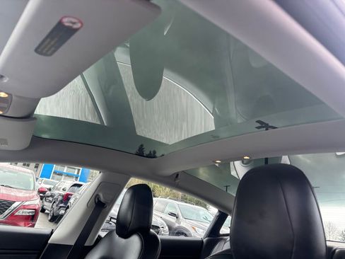 Used 2018 Tesla Model 3 Long Range image 16