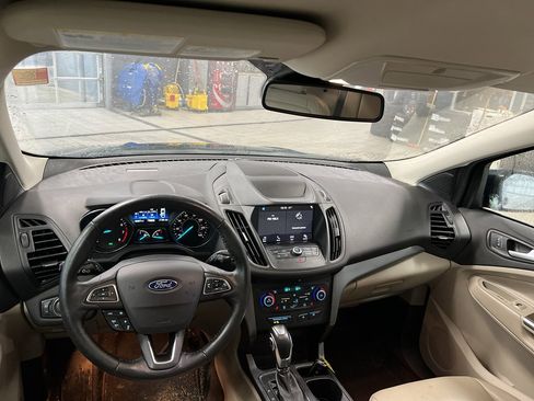 Used 2019 Ford Escape SEL image 11