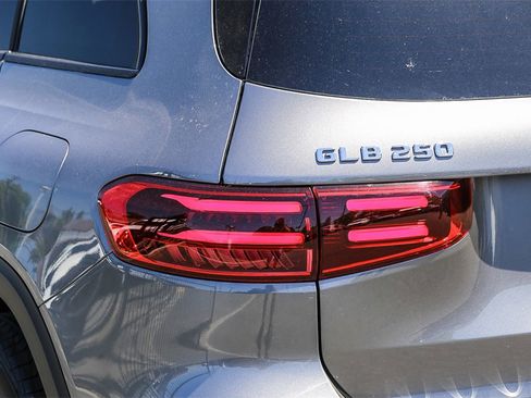 Used 2024 Mercedes-Benz GLB 250 image 9