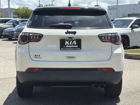 Used 2021 Jeep Compass Latitude FWD image 5