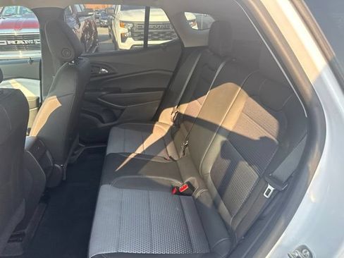 Used 2025 Chevrolet Trax LT FWD image 28