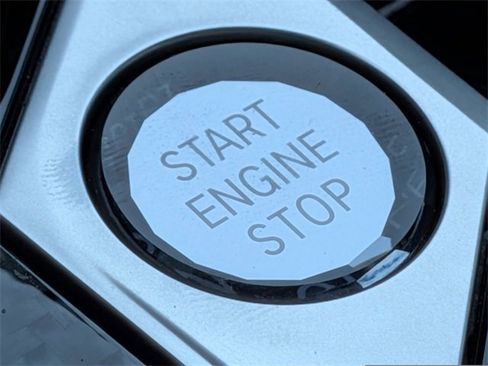 Used 2025 BMW X7 M60i w/ Executive Package image 38