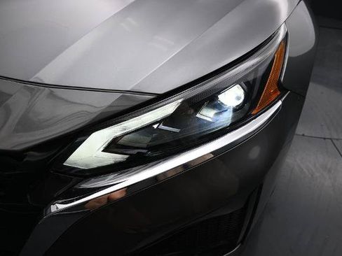 Certified 2023 Nissan Altima 2.5 SV w/ SV Premium Package AWD/4WD image 9