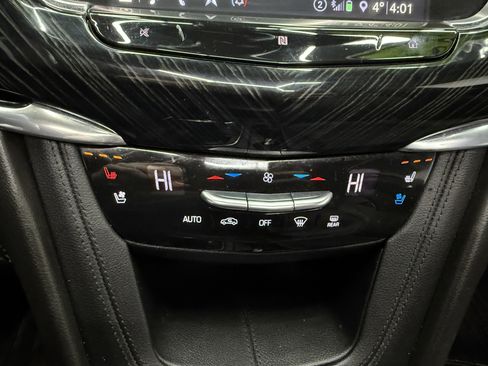 Used 2020 Cadillac XT6 Premium Luxury image 19