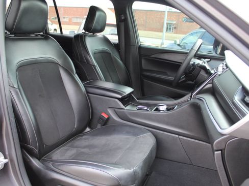 Used 2024 Jeep Grand Cherokee L Laredo image 13