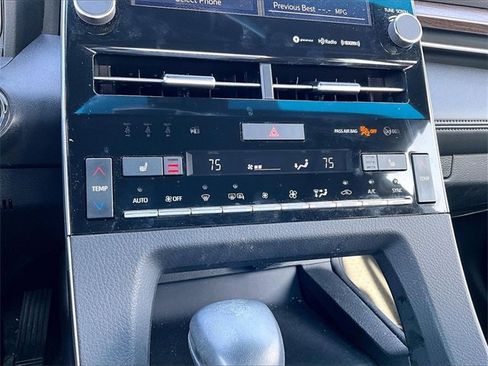 Used 2022 Toyota Avalon XLE image 22