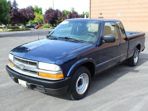 Used 2003 Chevrolet S10 Pickup 2WD Extended Cab image 2