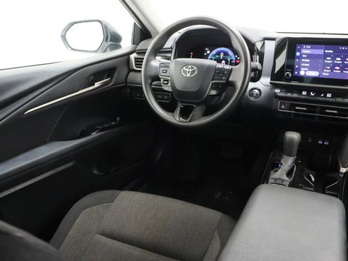 Used 2025 Toyota Camry LE FWD image 31