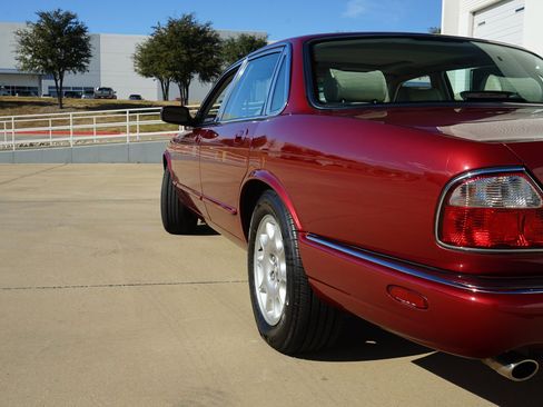Used 1999 Jaguar XJ8 image 29