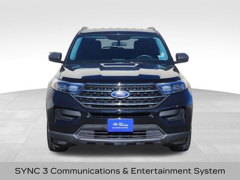 Certified 2023 Ford Explorer XLT image 3