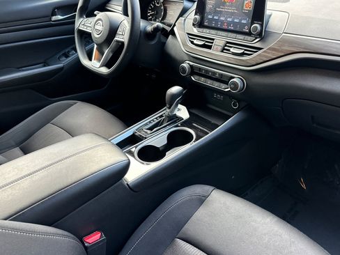Used 2024 Nissan Altima 2.5 SV image 16