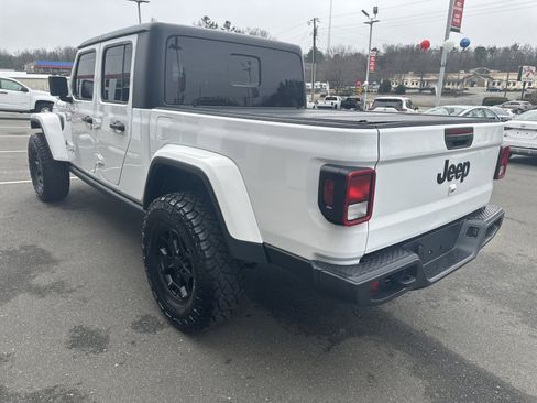 Used 2021 Jeep Gladiator Willys image 5