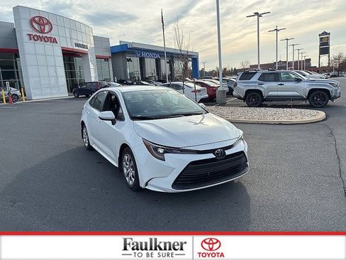 Used 2025 Toyota Corolla LE image 1