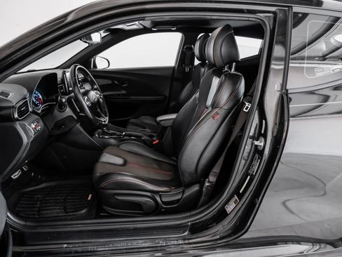 Used 2020 Hyundai Veloster Turbo FWD image 3