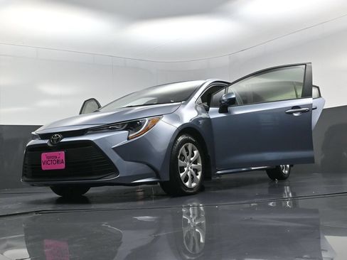 Used 2025 Toyota Corolla LE FWD image 27
