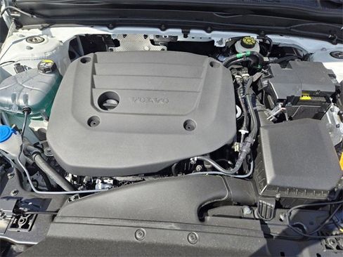 Certified 2025 Volvo XC40 B5 Core w/ Protection Package Premier image 33