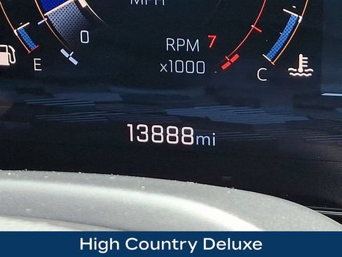 Used 2025 Chevrolet Suburban High Country AWD/4WD image 6
