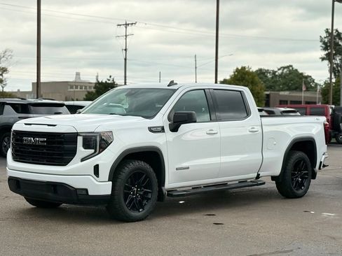 Used 2023 GMC Sierra 1500 Elevation w/ LPO, Elevation Black Package AWD/4WD image 39